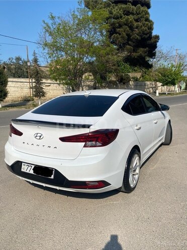 Hyundai Elantra-4