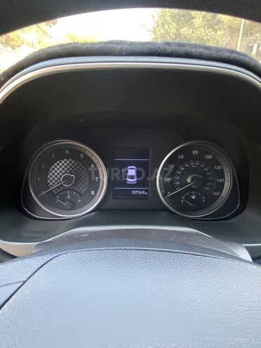 Hyundai Elantra-12