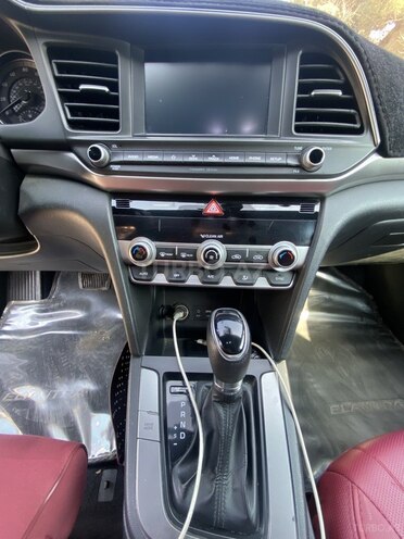 Hyundai Elantra-13