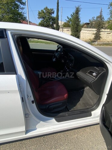 Hyundai Elantra-9