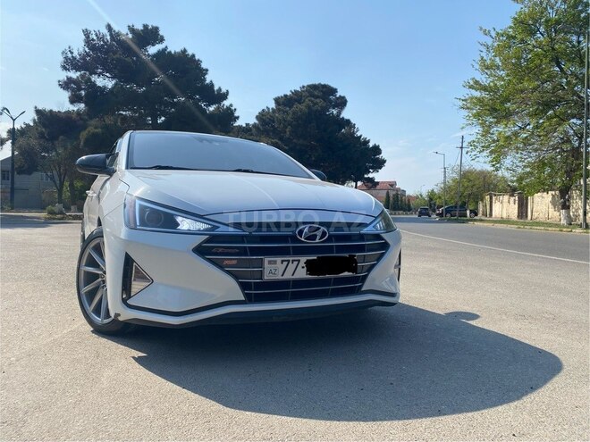 Hyundai Elantra-1