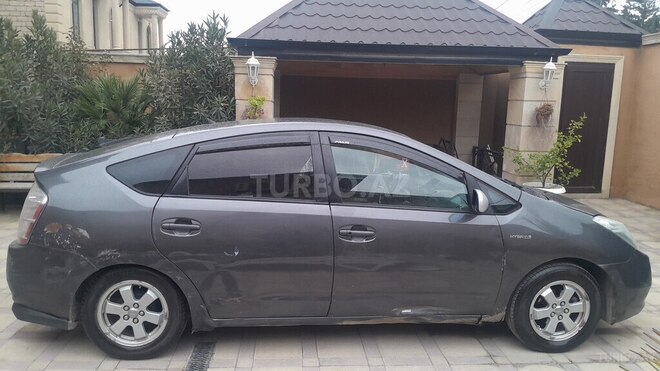 Toyota Prius-4