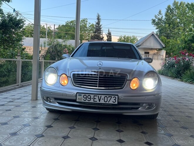 Mercedes E 240-1