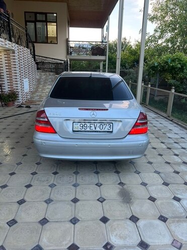 Mercedes E 240-2