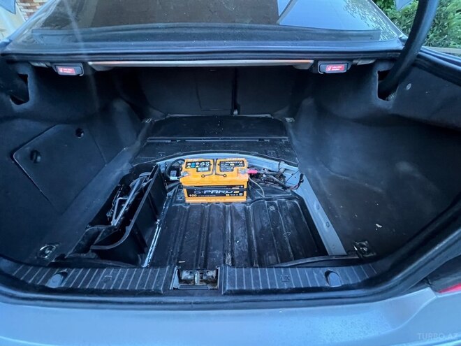 Mercedes E 240-4