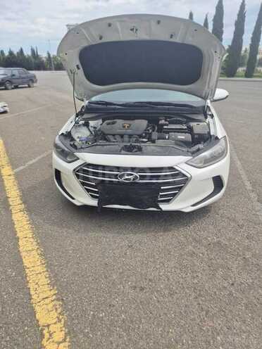 Hyundai Elantra-1