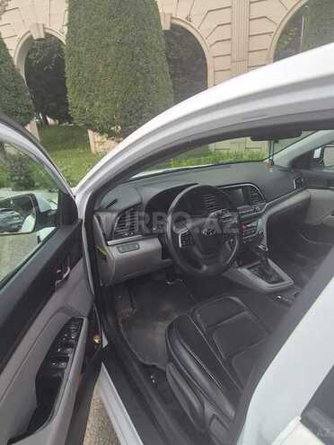 Hyundai Elantra-4