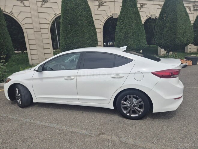 Hyundai Elantra-9