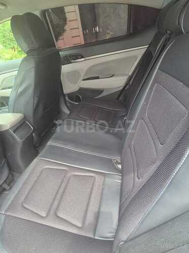 Hyundai Elantra-11