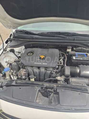 Hyundai Elantra-3