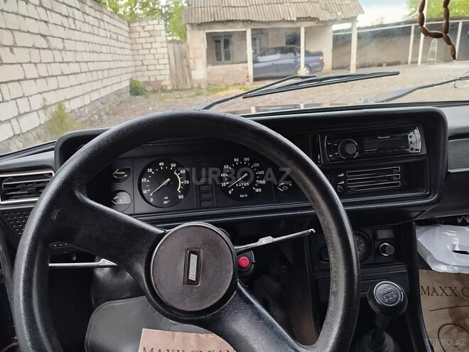 LADA (VAZ) 2107-2