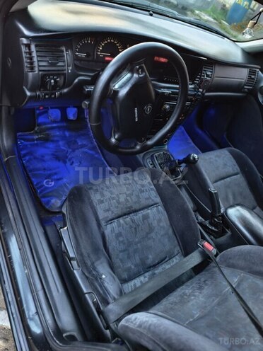 Opel Vectra-4