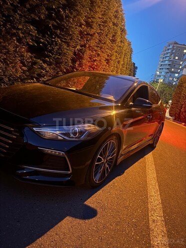 Hyundai Elantra-12