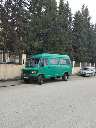 Mercedes 210 D-4