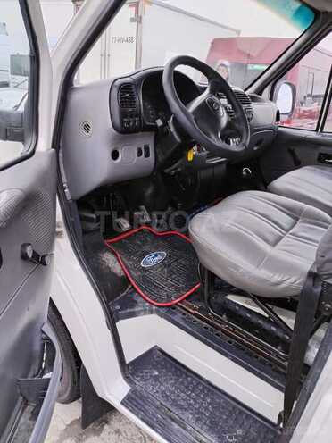 Ford Transit-5