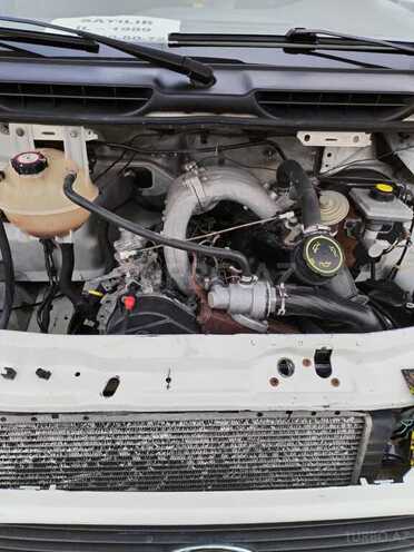Ford Transit-16