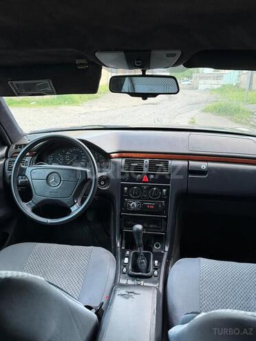 Mercedes E 220-3