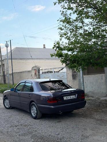 Mercedes E 220-4