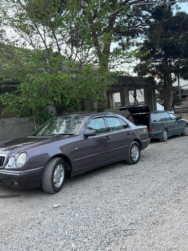 Mercedes E 220-5