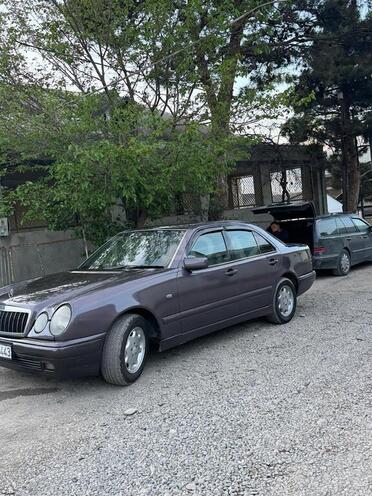 Mercedes E 220-6