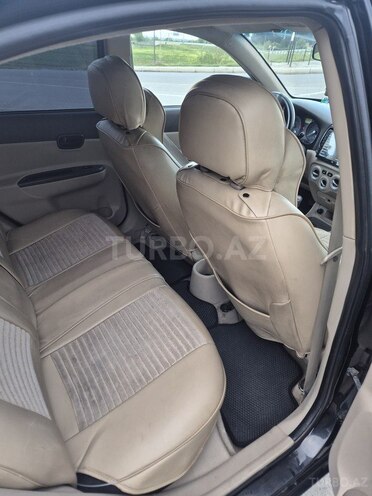 Hyundai Accent-14