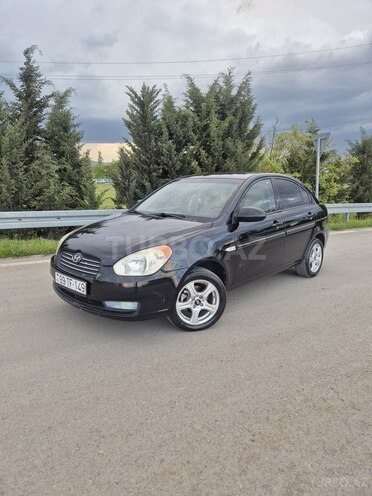 Hyundai Accent-2