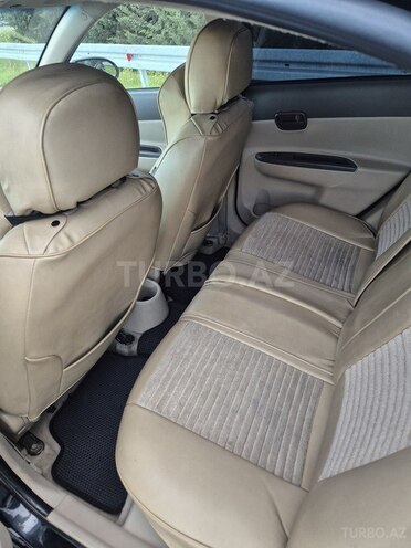 Hyundai Accent-15