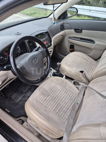 Hyundai Accent-13