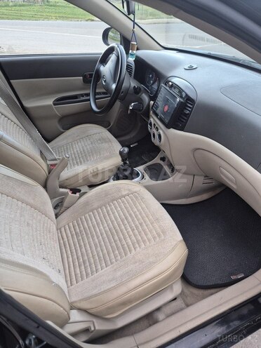 Hyundai Accent-12