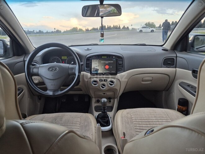 Hyundai Accent-16