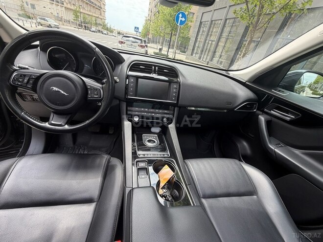Jaguar F-Pace-17