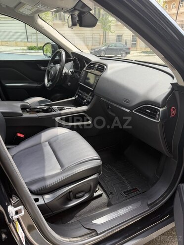 Jaguar F-Pace-20