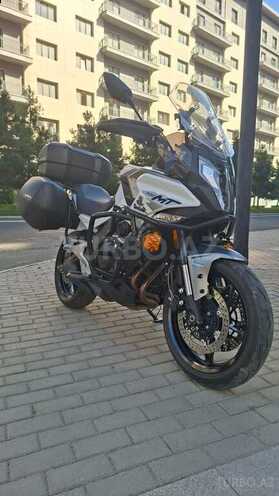 CFMOTO 700 MT-8