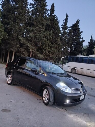 Nissan Tiida-6