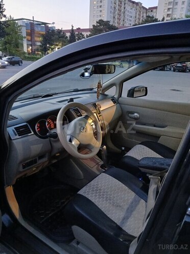 Nissan Tiida-9