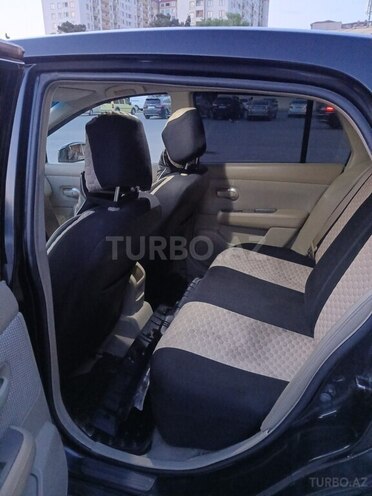 Nissan Tiida-8