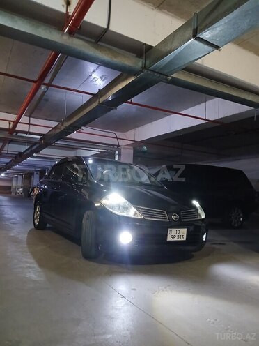 Nissan Tiida-10