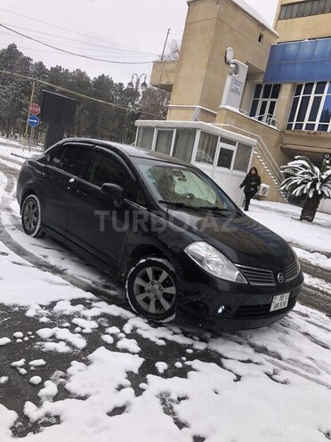 Nissan Tiida-13