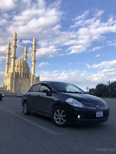 Nissan Tiida-14