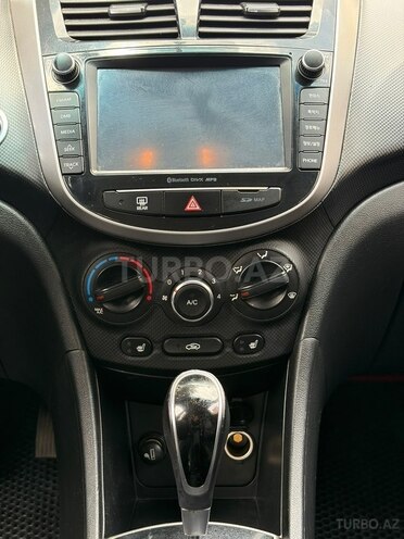 Hyundai Accent-6