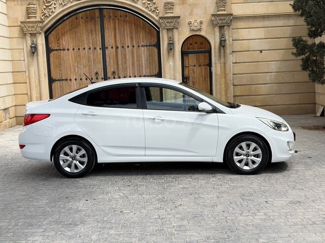 Hyundai Accent-10