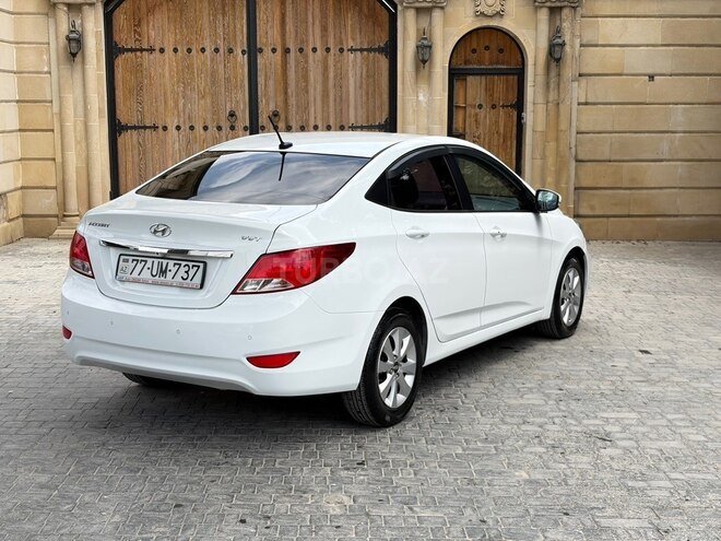 Hyundai Accent-11