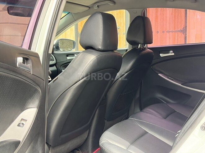 Hyundai Accent-7