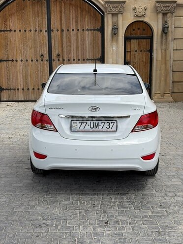 Hyundai Accent-2