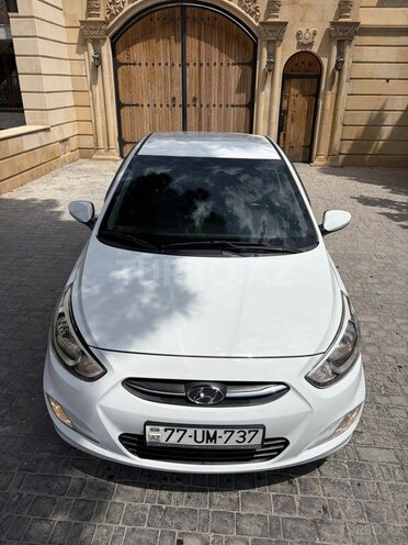 Hyundai Accent-12
