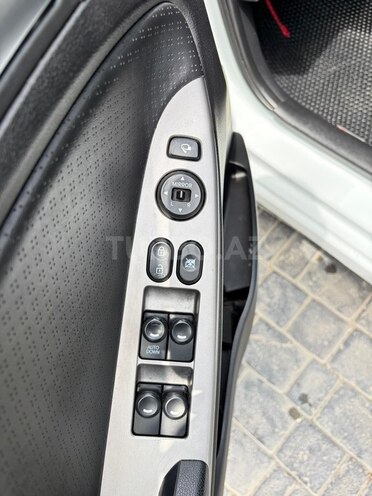 Hyundai Accent-14