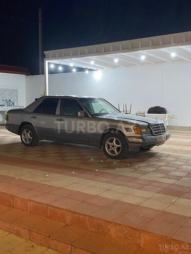 Mercedes E 200-2