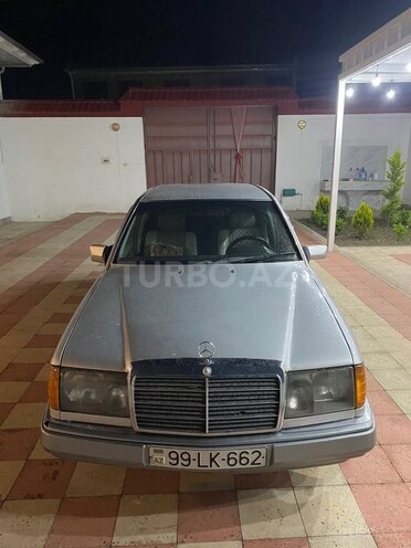 Mercedes E 200-1