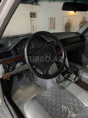 Mercedes E 200-7