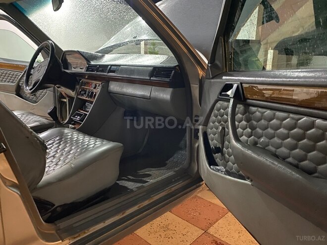 Mercedes E 200-8